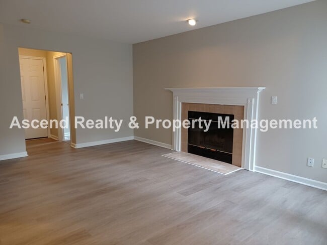 Building Photo - Gorgeous Updated Murrayhill Area 4 Bed on ...