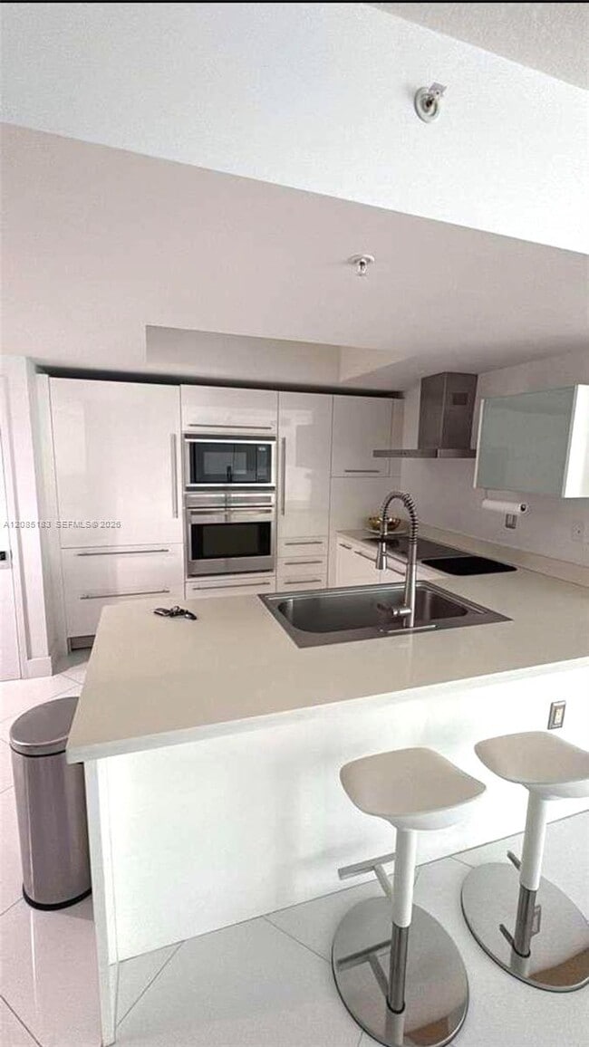 Building Photo - 200 Sunny Isles Blvd