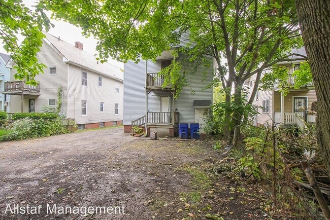 Building Photo - 2 br, 1 bath House - 11808 Parkhill Avenue Up