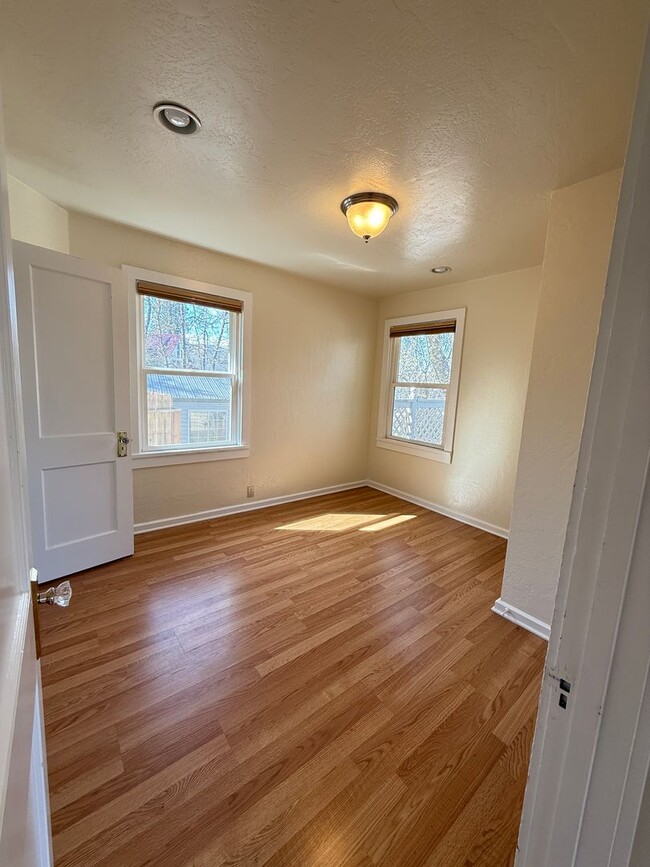 Building Photo - 171 Alida St