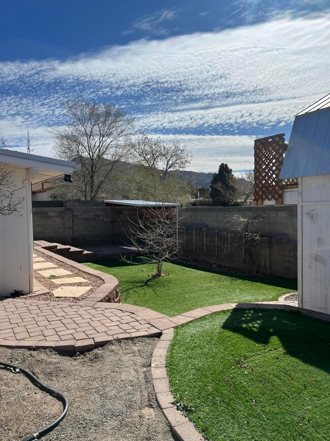 Building Photo - 13420 Reo Rd NE