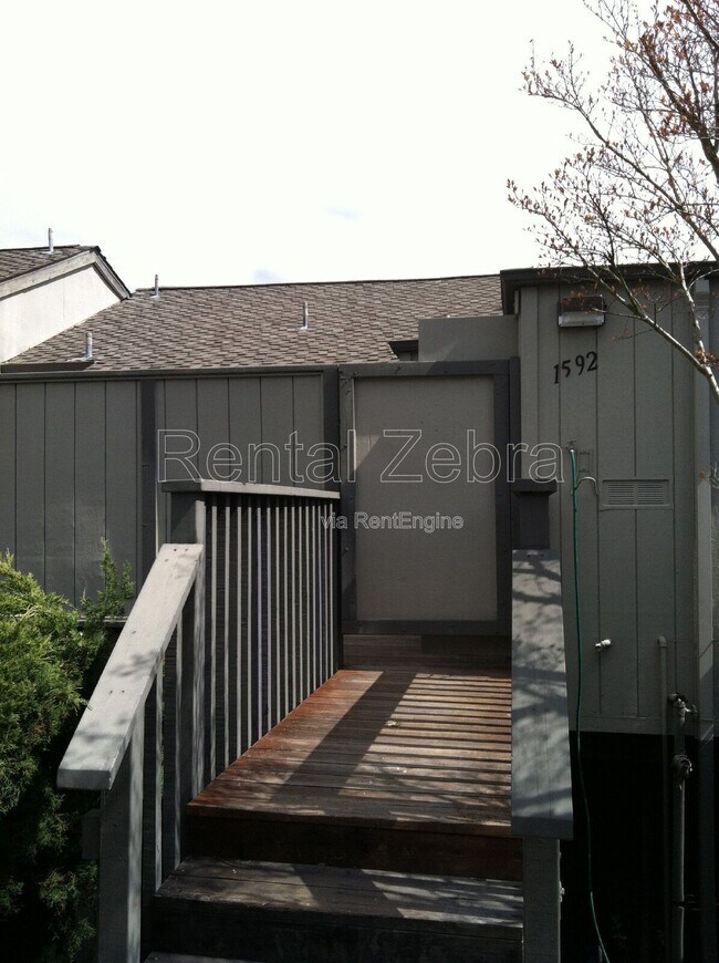 Building Photo - 1592 Ashwood Dr