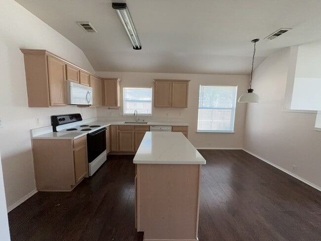 Building Photo - 3003 Elderberry Dr