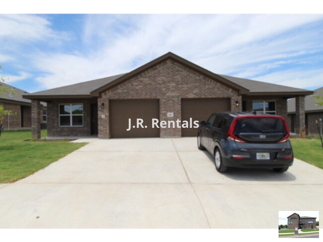 Primary Photo - 118 Wind Ridge Dr