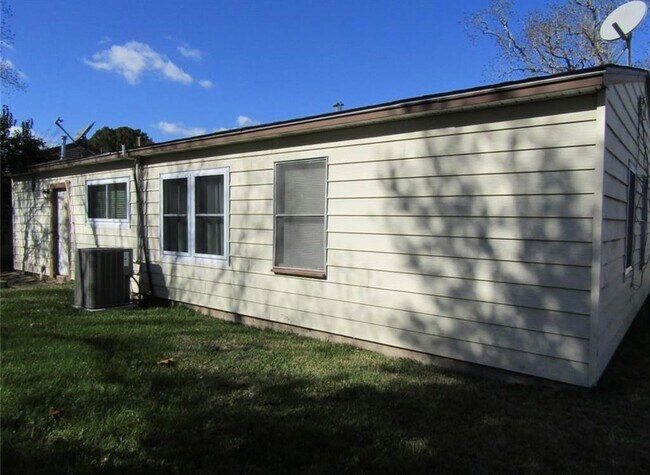 Building Photo - 4314 Tareyton Ln