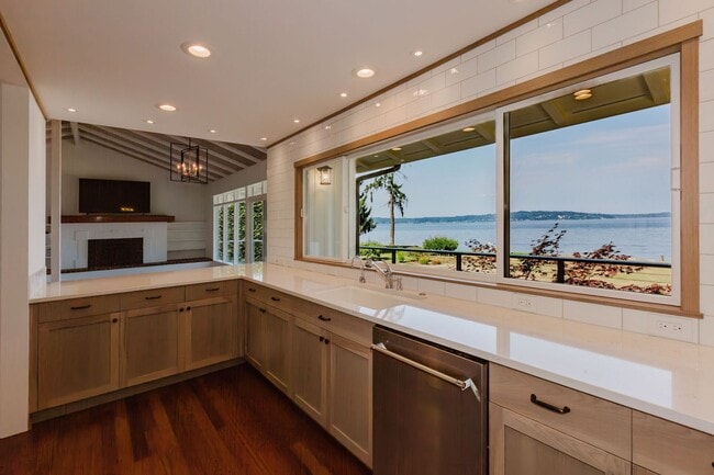 Building Photo - Low Bank Waterfront New Remodel on Huge Lot