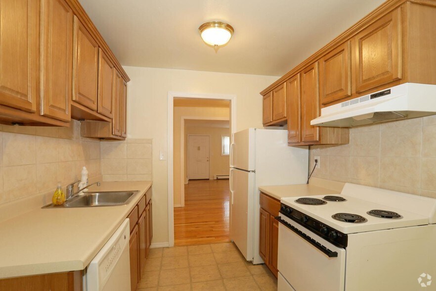 Maple Crest Garden Apartments at Port Jeffers 645 Belle Terre Rd Port