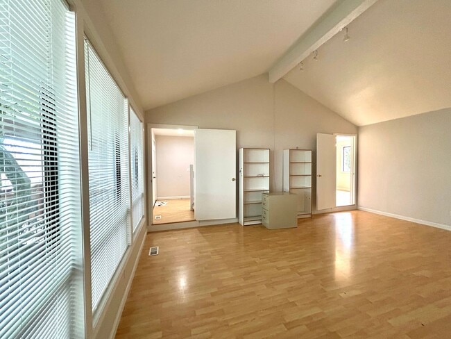 Building Photo - Beautiful 4BD Home | Fireplace, Fenced Backyard, Deck, Garage & A/C