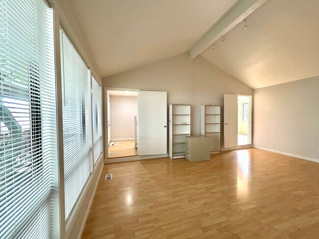 Building Photo - Large 4 Bed, 2.5 Bath House! Landscaping Included!