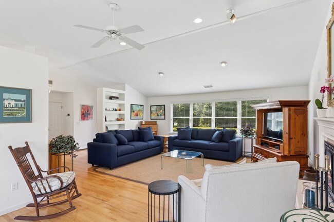 Building Photo - 65 Quogue St