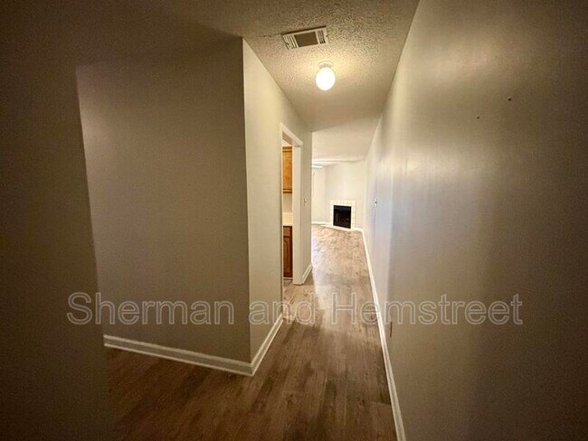 Building Photo - 406 Commons Dr