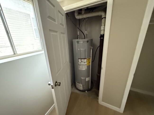 Building Photo - 104 Ball St