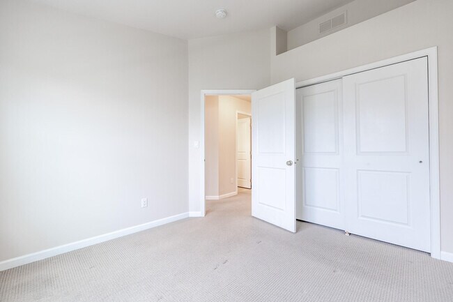 Building Photo - 2715 S Spurway Dr