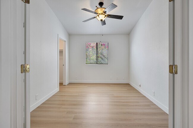 Building Photo - Beautiful home in gated community in Ahwatukee now available!