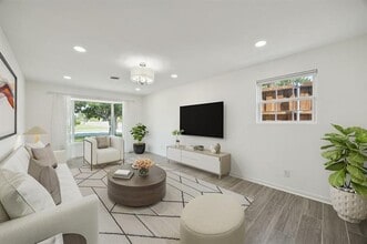 Building Photo - 9670 Lynbrook Dr