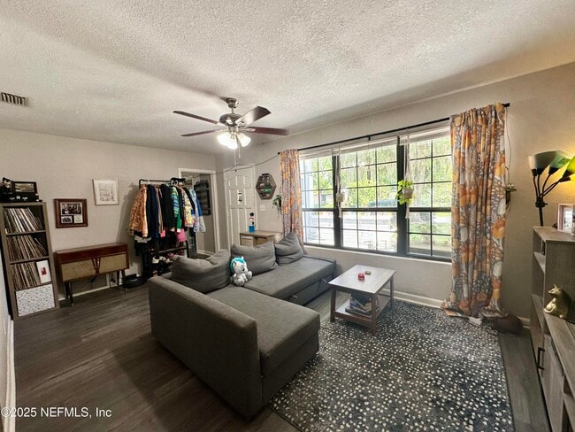 Building Photo - 7040 Arques Rd