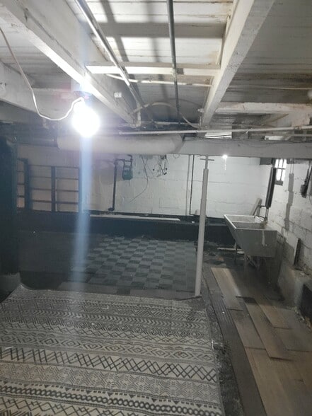 Building Photo - 1657 Pointview Ave