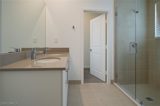 Building Photo - 5630 Carrara Dr