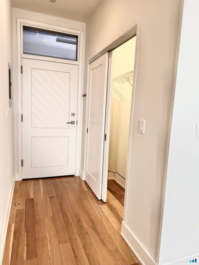 Building Photo - 60 Willow St