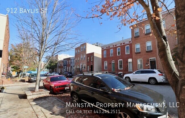 Building Photo - 2 Bedroom Rowhome w/ Rooftop Deck!