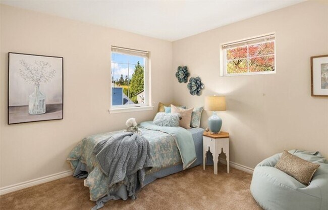 Building Photo - Impeccably Maintained and Wonderfully Updated Kenmore Home with 3 Bed and 2.5 Bath