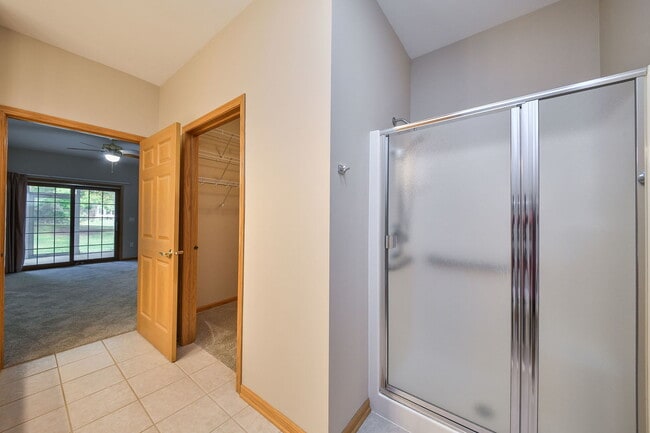 Building Photo - 310 Delnor Glen Dr