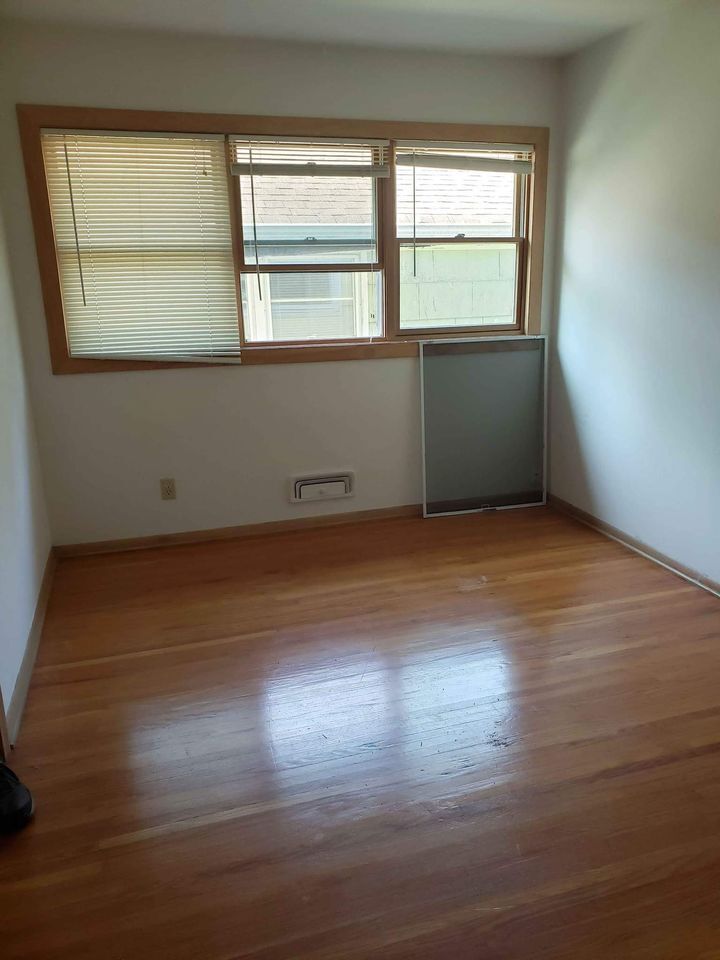 First bedroom - 4324 York Ave S