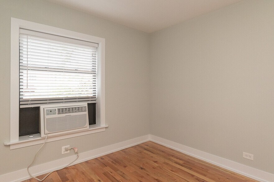 Building Photo - 559 W Arlington Pl