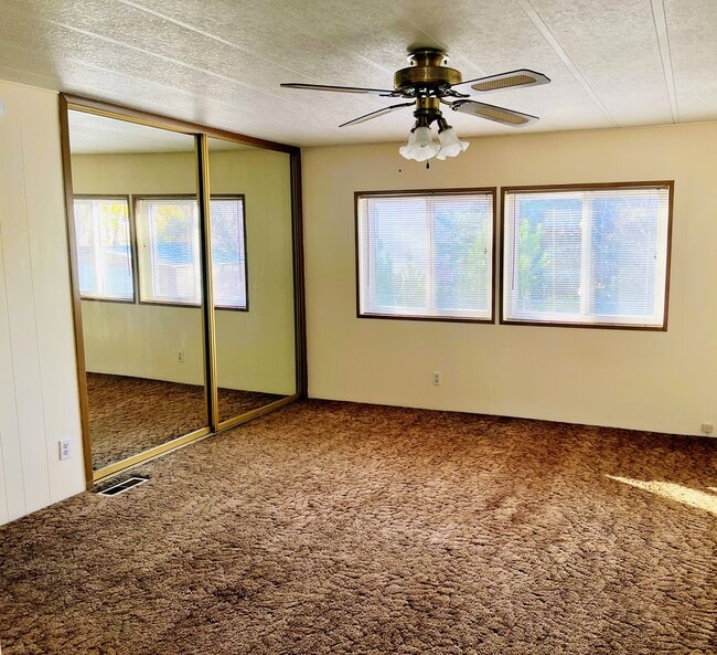 Building Photo - 1715 17th Ave S