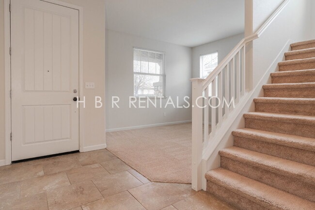 Building Photo - South Tracy 4-Bed Home with First-Floor Bedroom