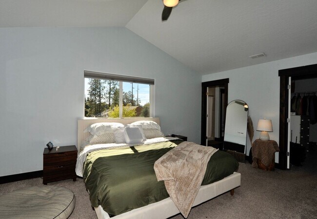 Building Photo - Canfield Mountain 3 bed 2.5 bath with loft...
