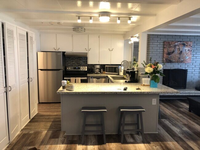 furnished comparable lower unit - 25414 Malibu Rd
