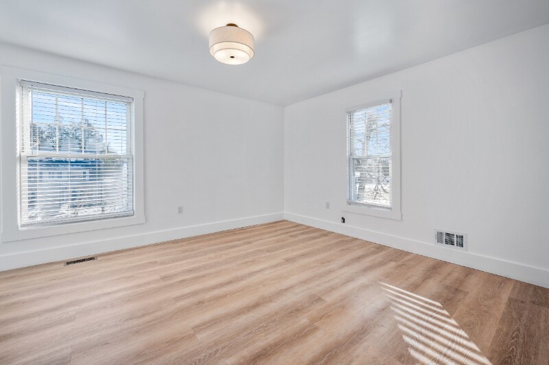 Building Photo - 407 E Clen Moore Blvd