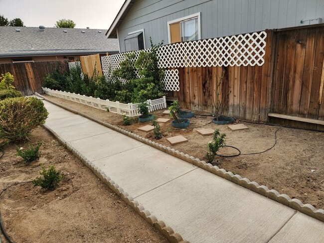Building Photo - Home For Rent in Carson City
