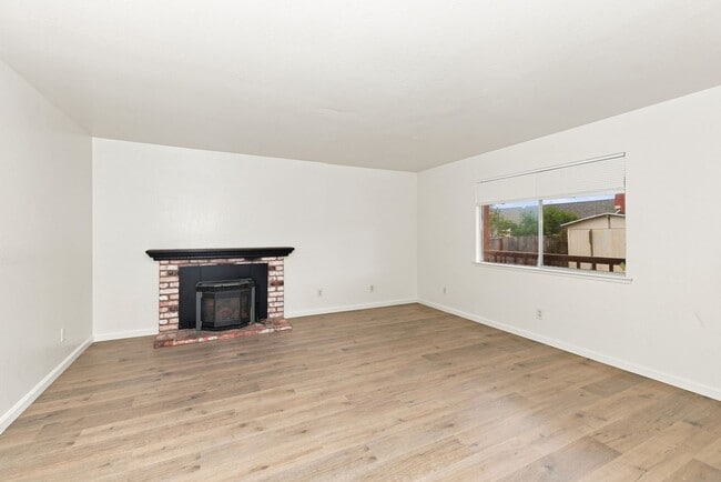 Building Photo - 831 Lightwood Ct