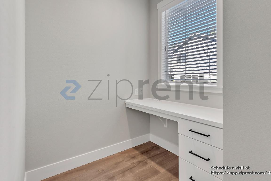 Building Photo - 11781 NW Thelin Ln