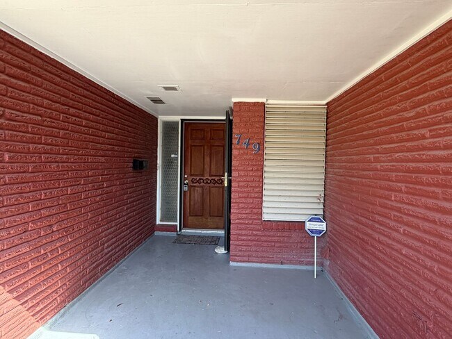Building Photo - 749 Burkshire Dr