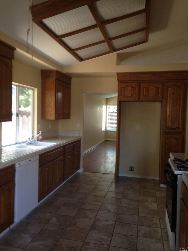 Building Photo - 1103 Meadowlark Dr