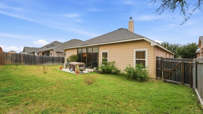 Building Photo - Spacious 3-Bed, 3-Bath Home with Island Kitchen, Loft, and Fenced Yard in New Braunfels