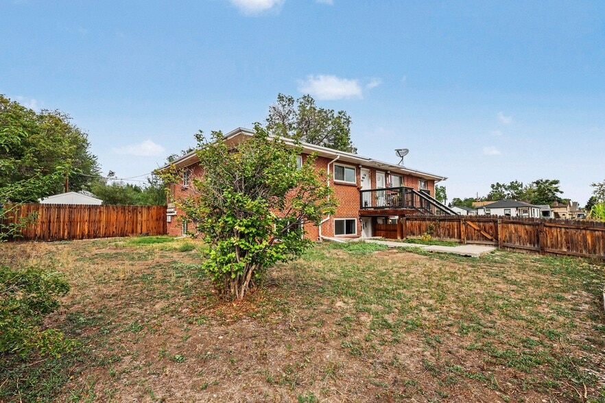 Front of unit/exclusive use fenced yard - 105 S Meade St