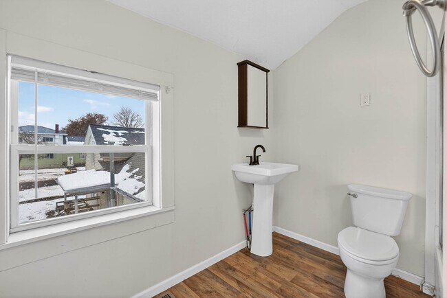 Building Photo - 120 S Main St