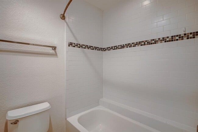 Building Photo - 7685 Northcross Dr