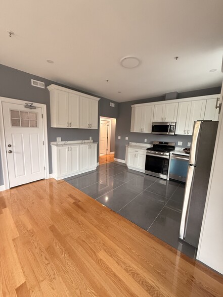 Building Photo - 339 Cambridge St