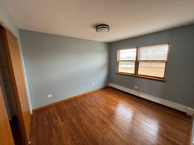 Building Photo - 3014 W 59th St