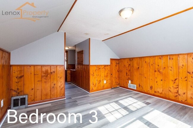 Building Photo - Beautiful 3 bedroom home in Dearborn