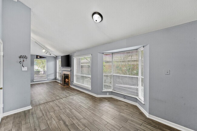 Building Photo - 10031 Spotted Horse Dr