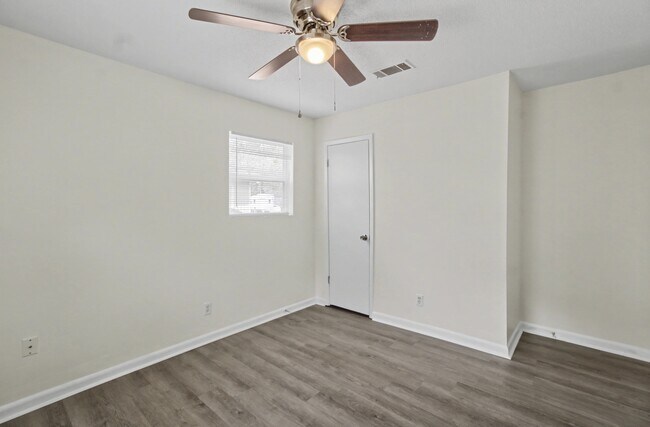 Building Photo - 740 Fleming Rd