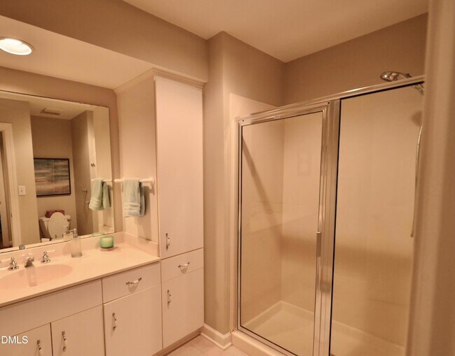 Building Photo - 531 Weathersfield