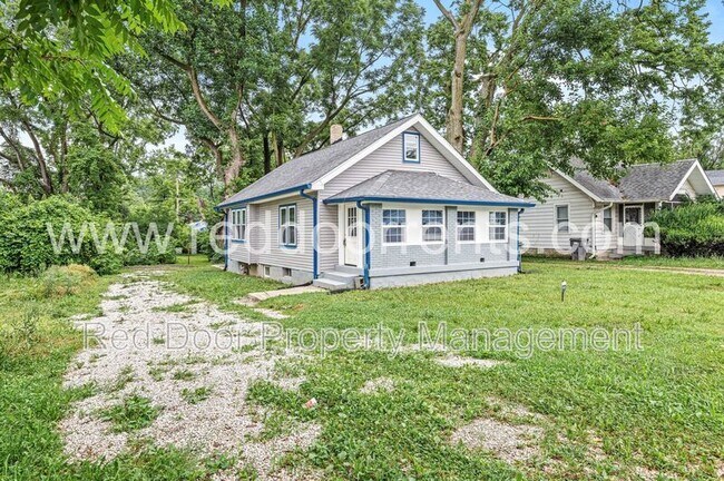 Building Photo - 3340 N Sherman Dr
