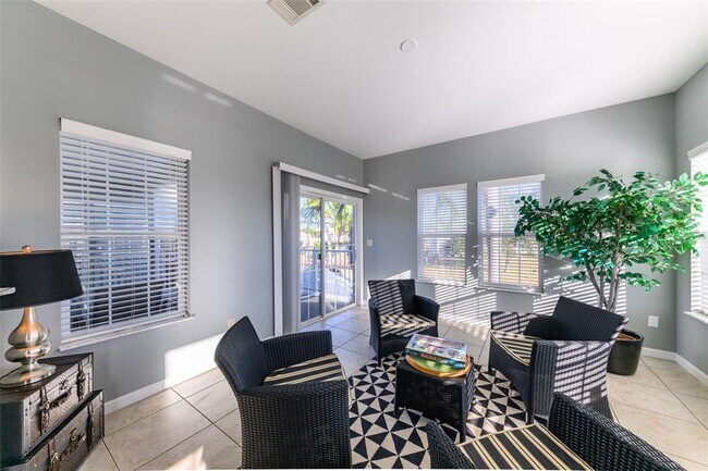 Building Photo - 2 Emden Cir